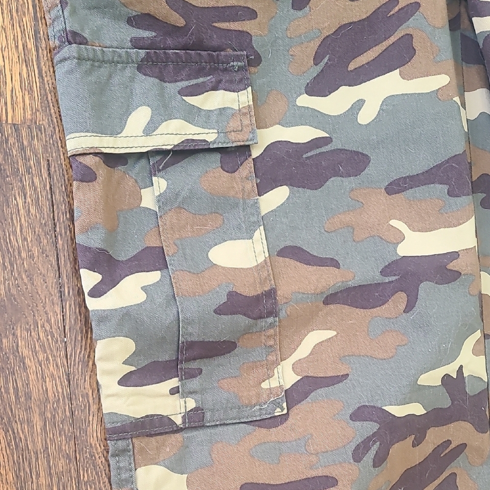 Levi's High Rise Camo Women Jeans - Picture 9 of 9